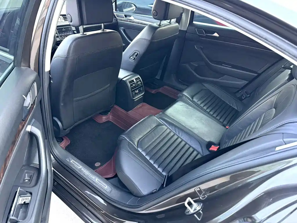 VOLKSWAGEN MAGOTAN 2018