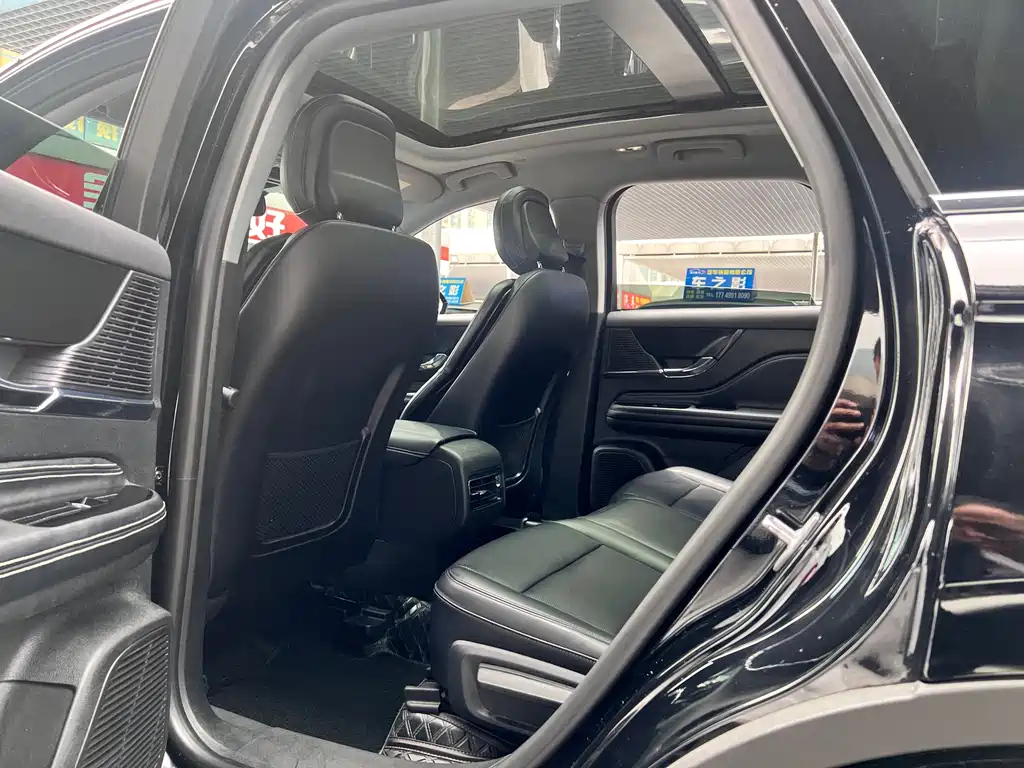 LINCOLN ADVENTURER 2020