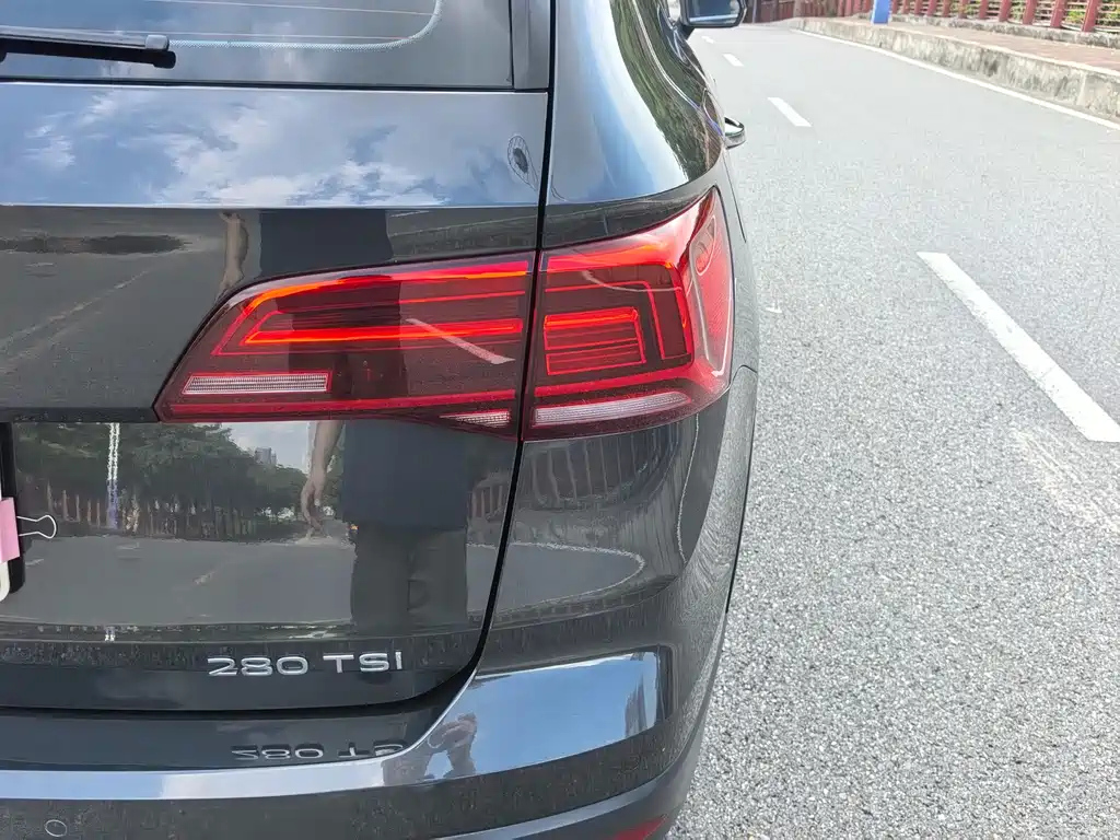 VOLKSWAGEN THARU 2022