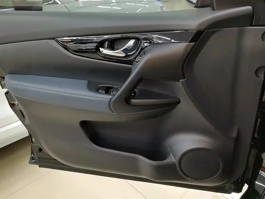 NISSAN QASHQAI 2025