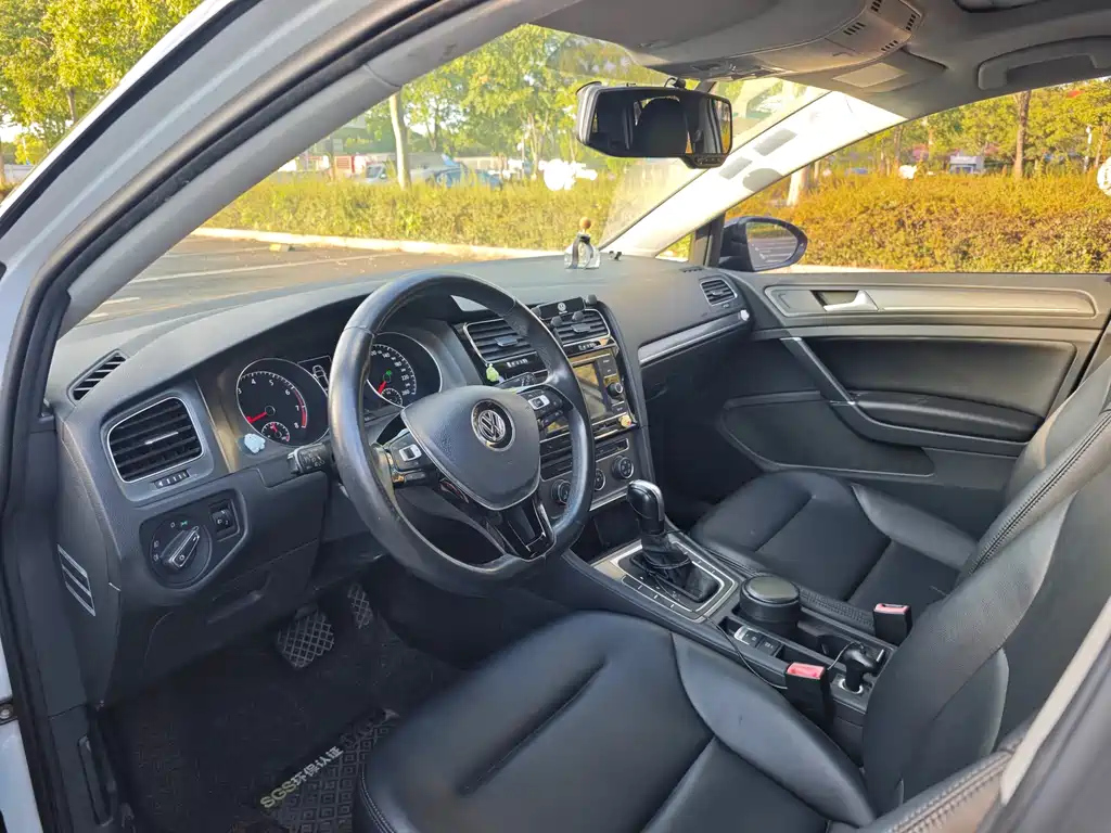 VOLKSWAGEN GOLF 2015