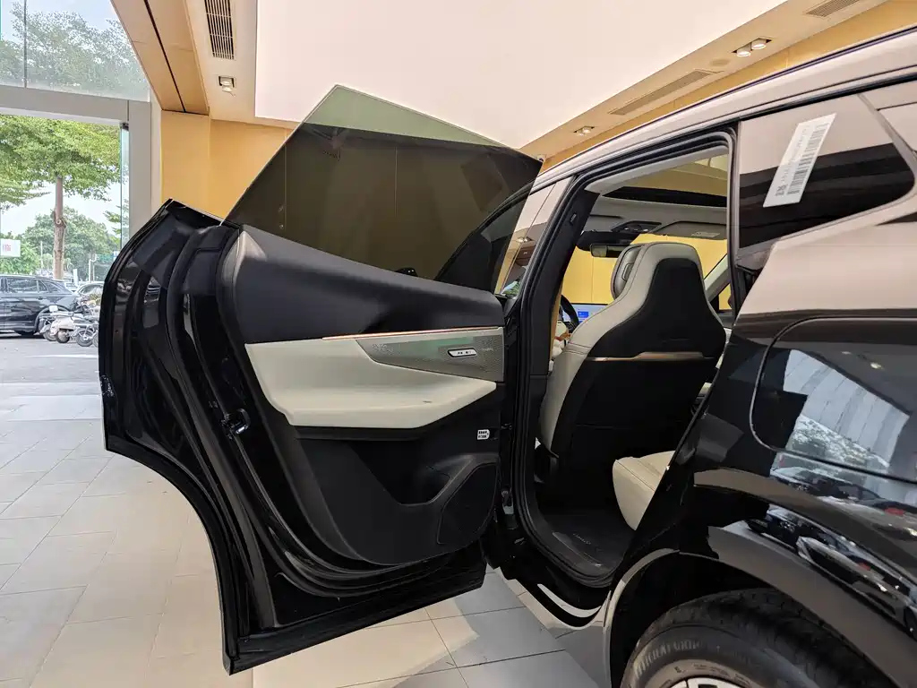 LYNK&CO 08 NEW ENERGY 2025