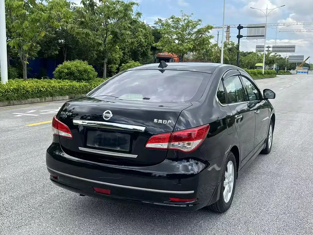 NISSAN SYLPHY 2018