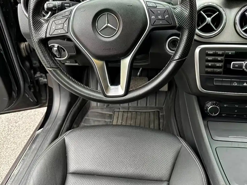 MERCEDES BENZ GLA 2015