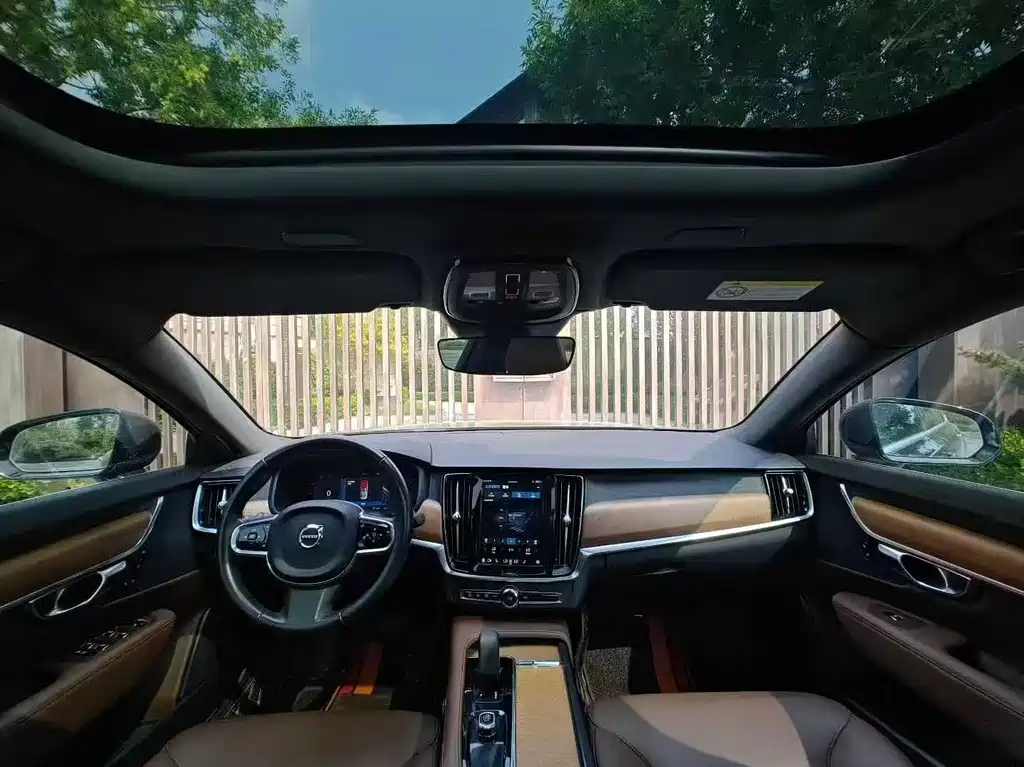 VOLVO S90 2022