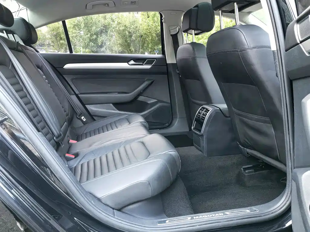 VOLKSWAGEN MAGOTAN 2017