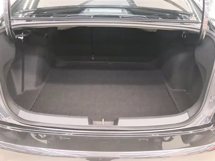 VOLKSWAGEN SAGITAR 2023