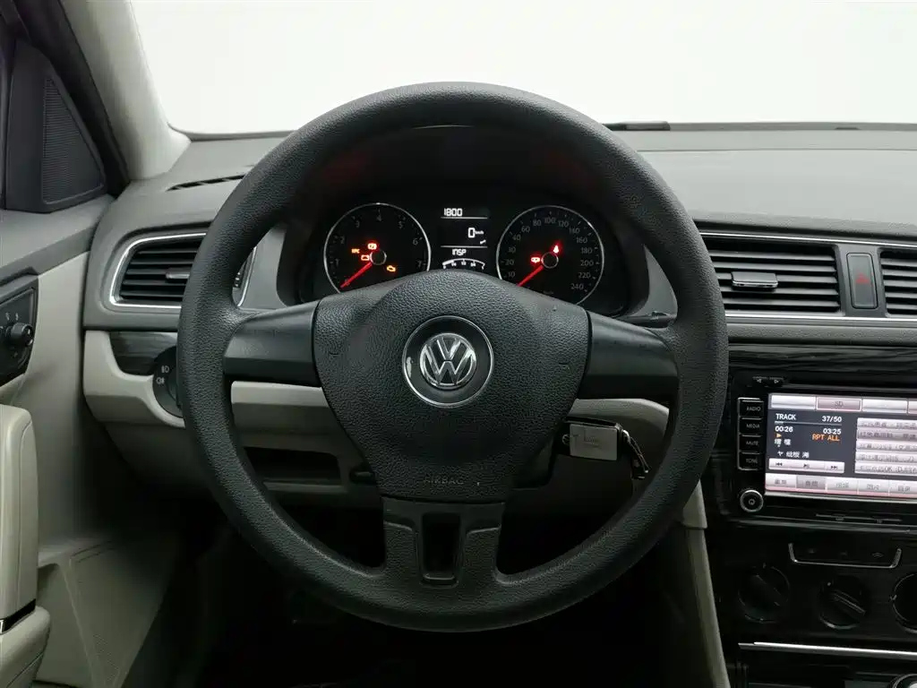 VOLKSWAGEN LAVIDA 2014