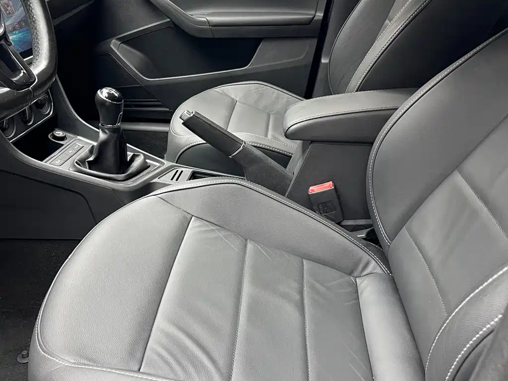 VOLKSWAGEN LAVIDA 2015