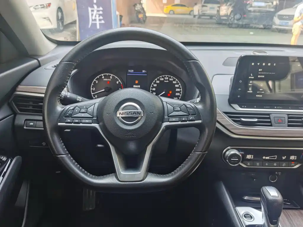 NISSAN TEANA 2021