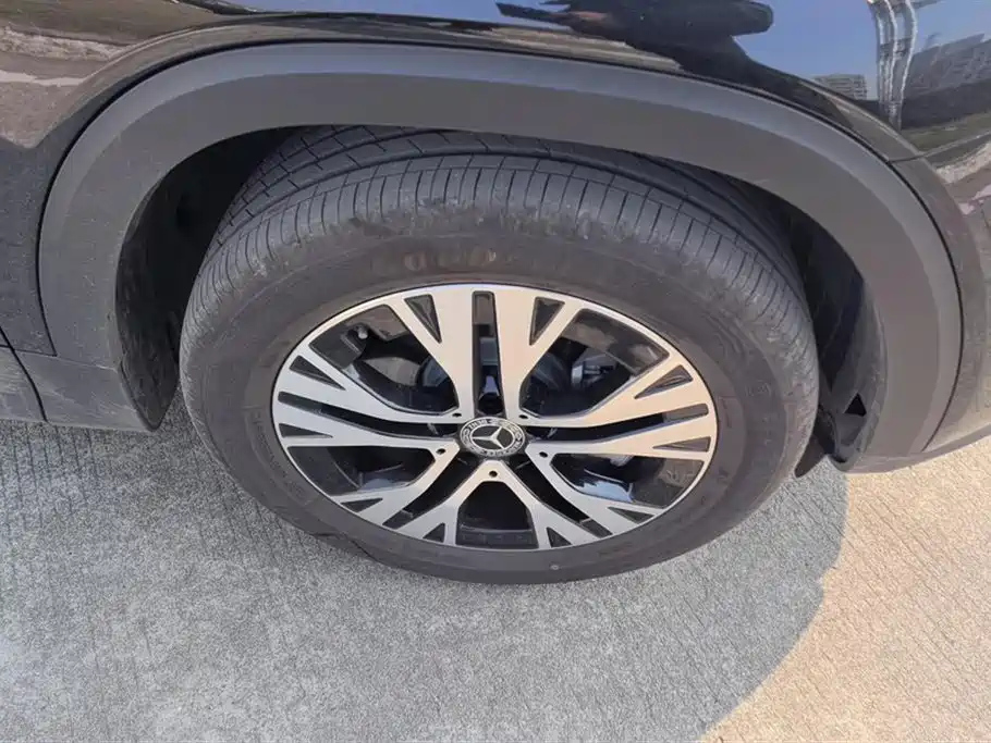 MERCEDES BENZ GLB 2024