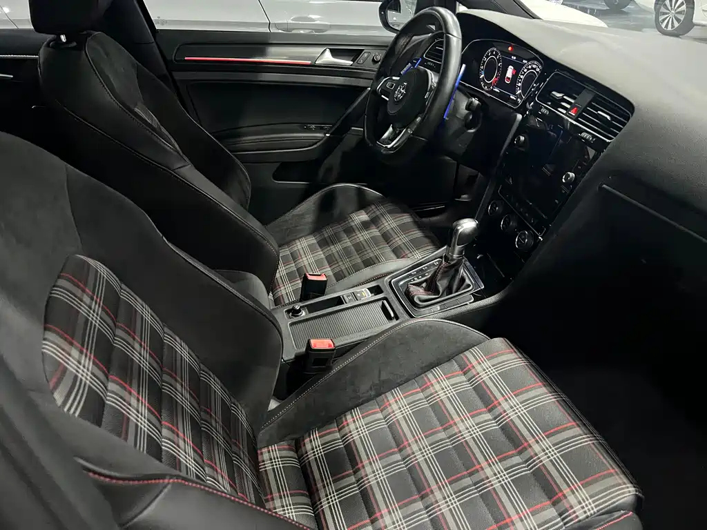 VOLKSWAGEN GOLF GTI 2019
