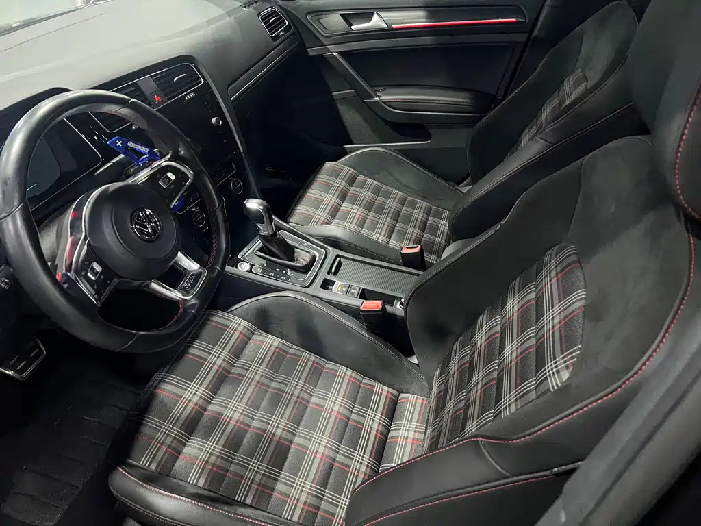 VOLKSWAGEN GOLF GTI 2019