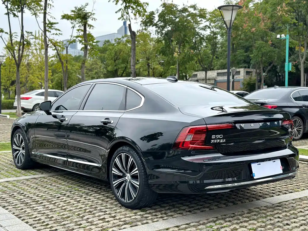 VOLVO S90 2022