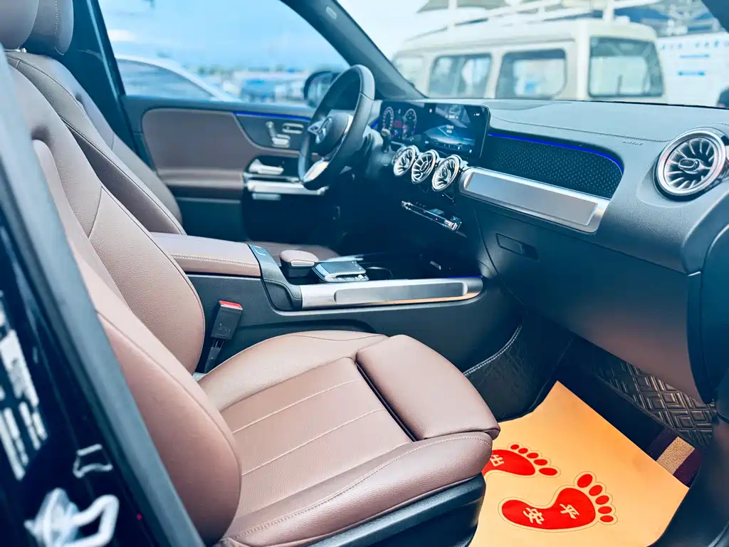 MERCEDES BENZ GLB 2024