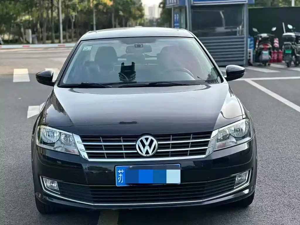VOLKSWAGEN LAVIDA 2012