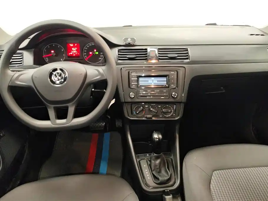 VOLKSWAGEN SANTANA 2019