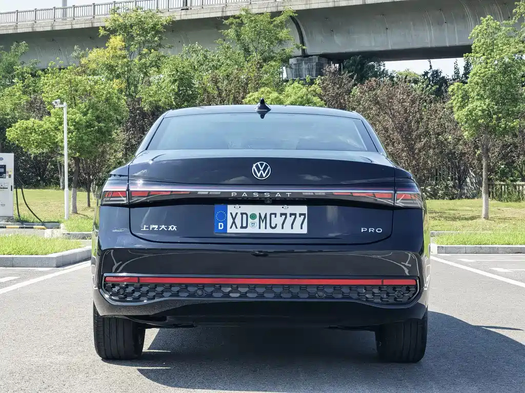 VOLKSWAGEN PASSAT 2025
