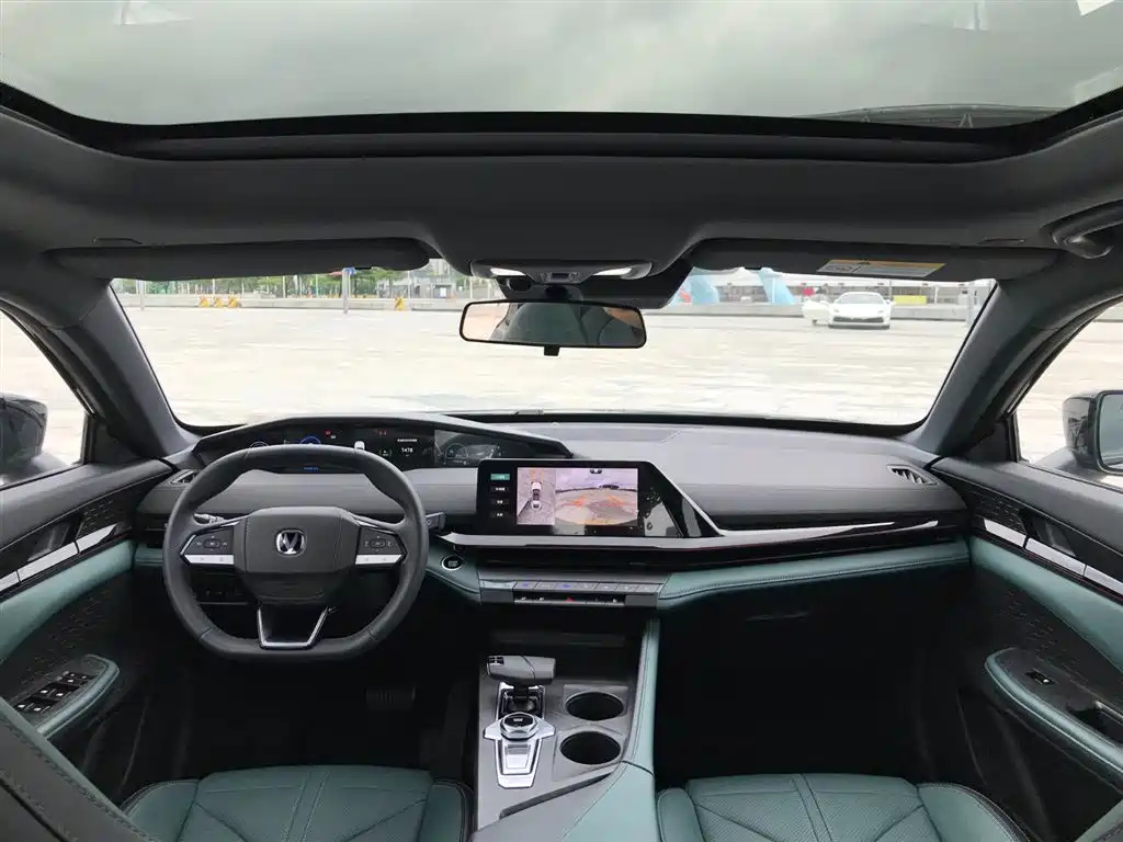 CHANGAN UNI-V SMART IDD 2024