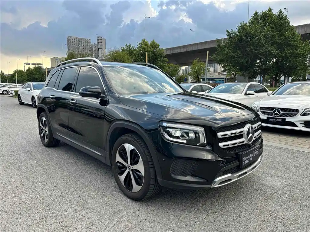 MERCEDES BENZ GLB 2023
