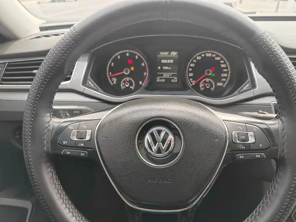 VOLKSWAGEN PASSAT 2018