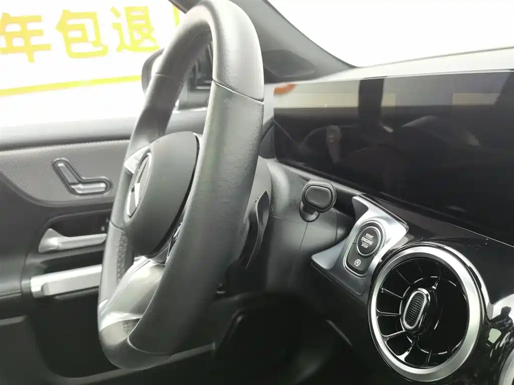 MERCEDES BENZ GLB 2024