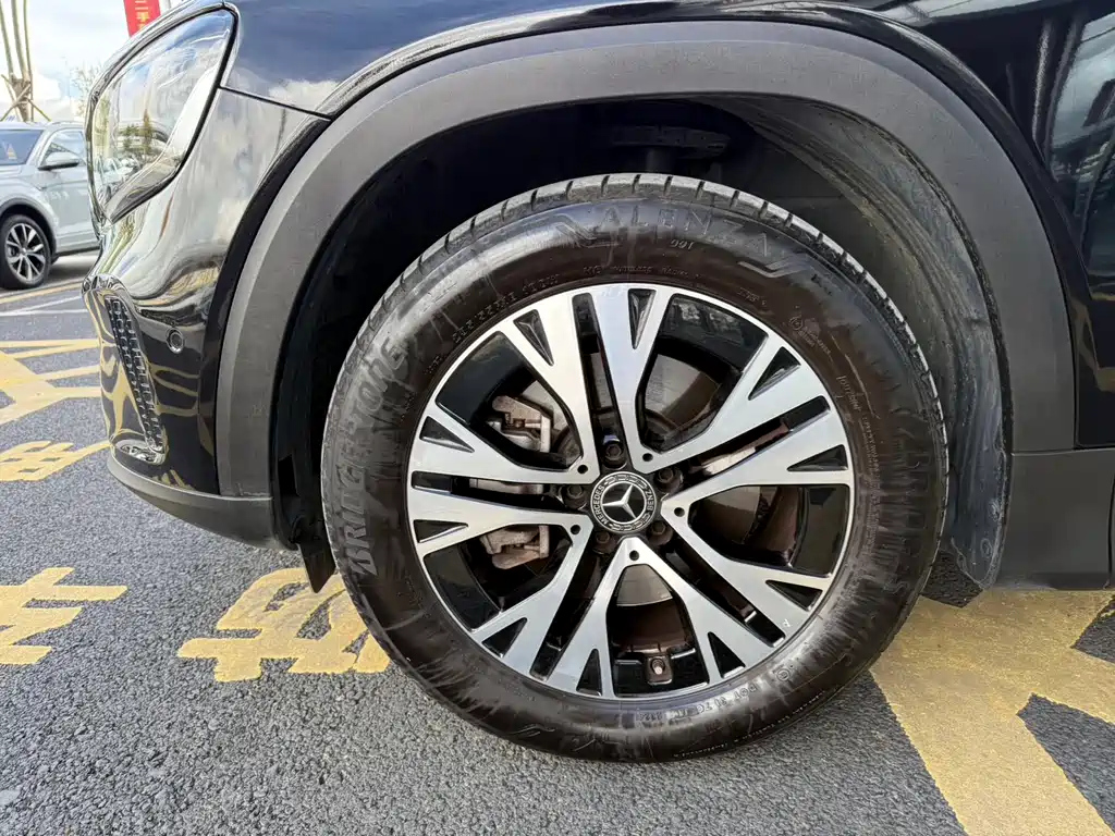 MERCEDES BENZ GLB 2024