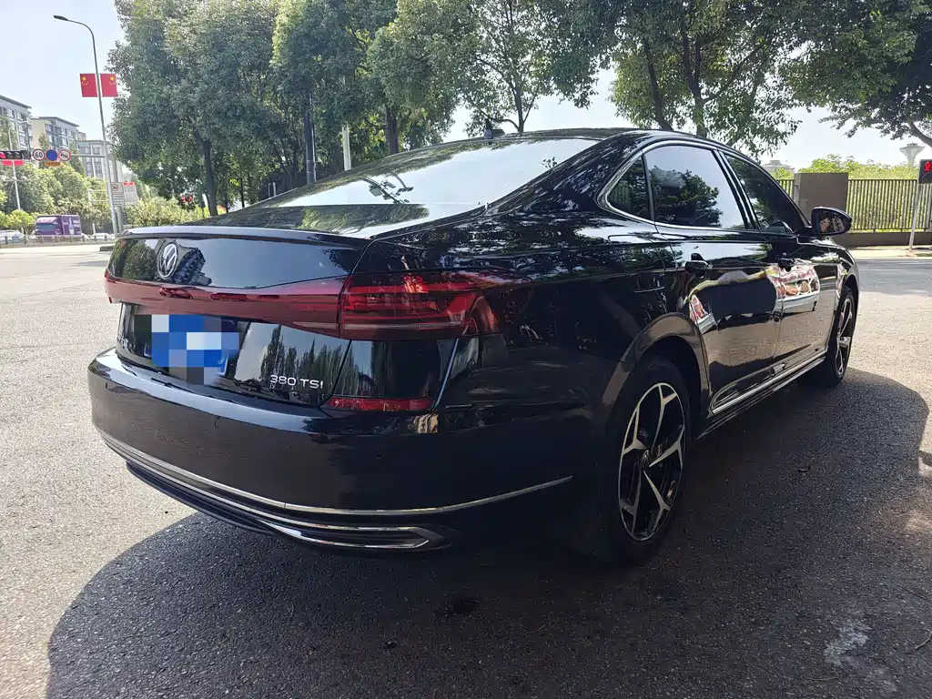 VOLKSWAGEN PASSAT 2024