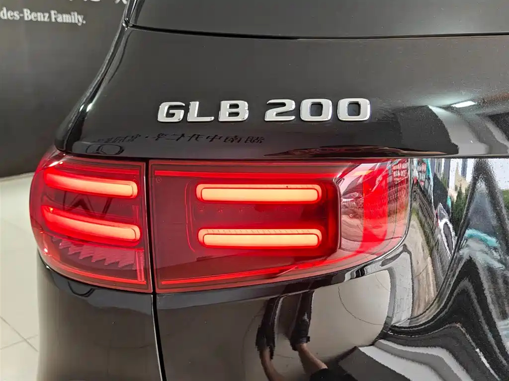 MERCEDES BENZ GLB 2024