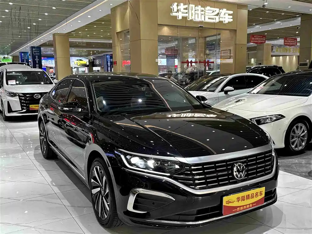 VOLKSWAGEN PASSAT 2024