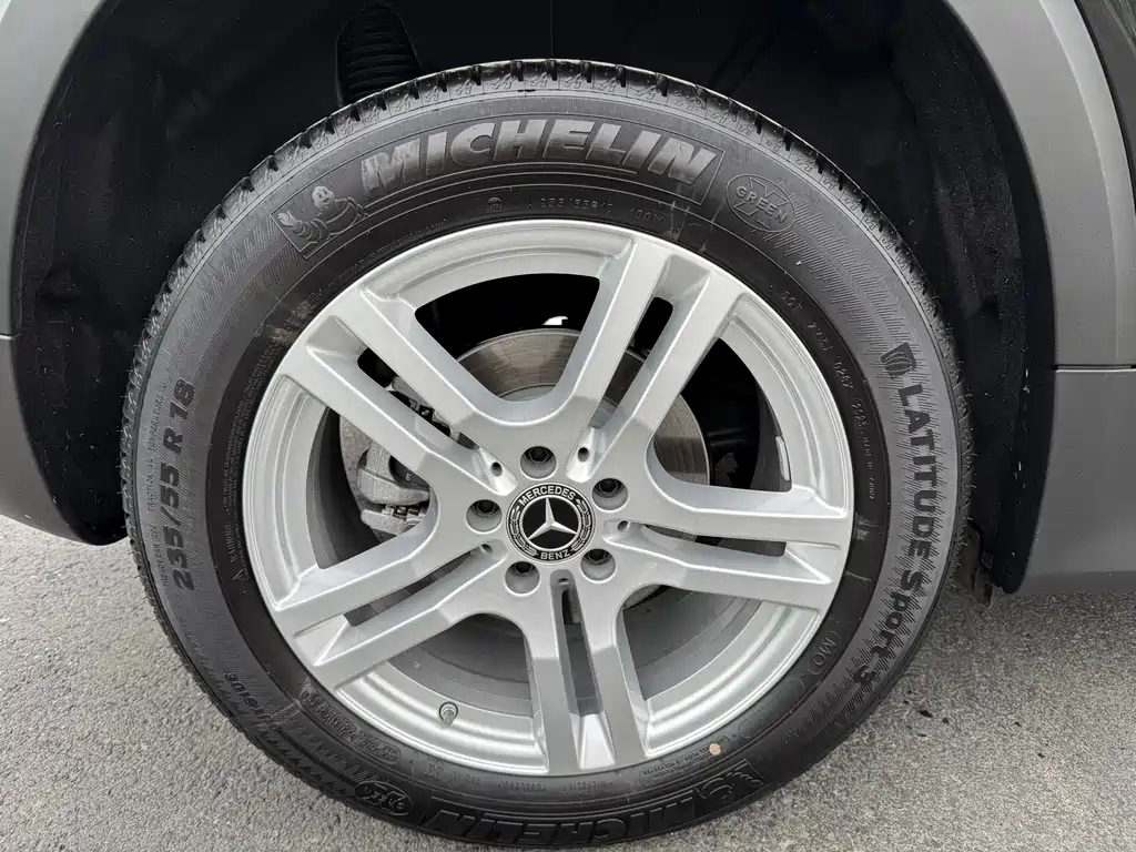 MERCEDES BENZ GLB 2023