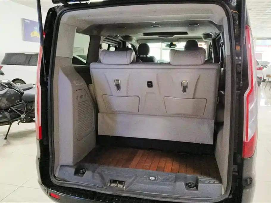 FORD TOUREO 2019