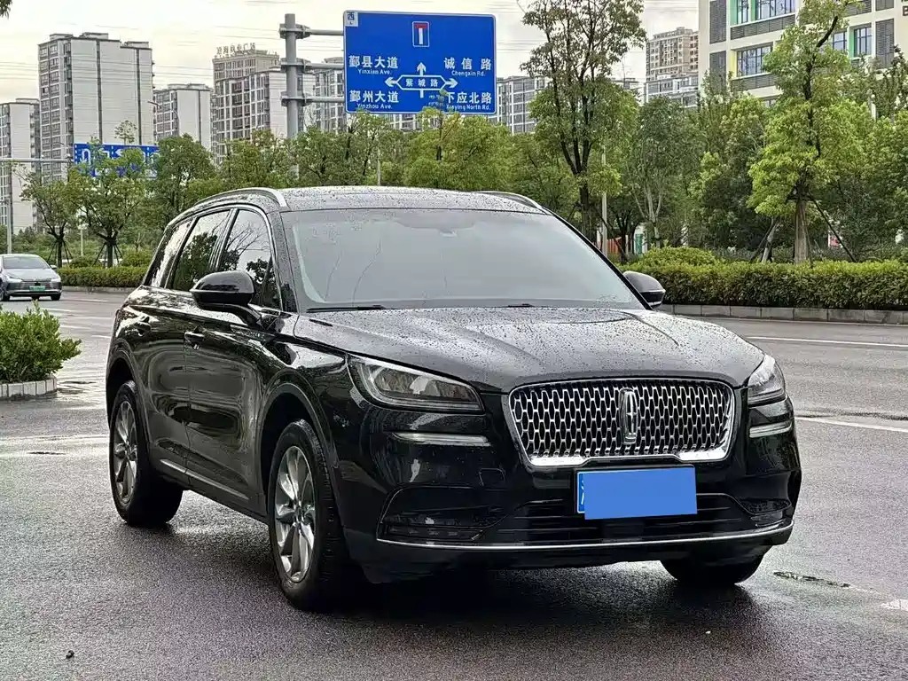 LINCOLN ADVENTURER 2020