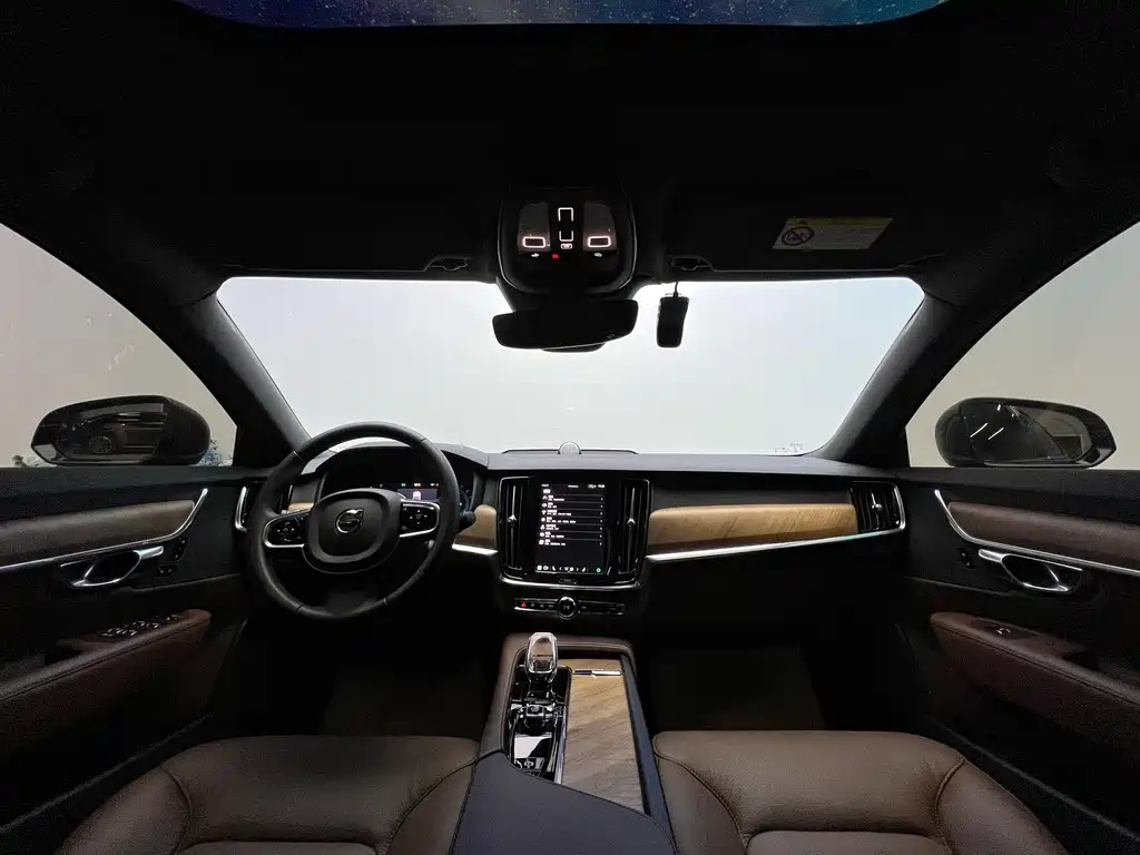 VOLVO S90 2025