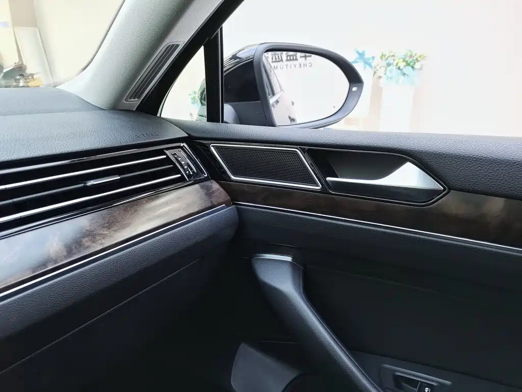 VOLKSWAGEN MAGOTAN 2018