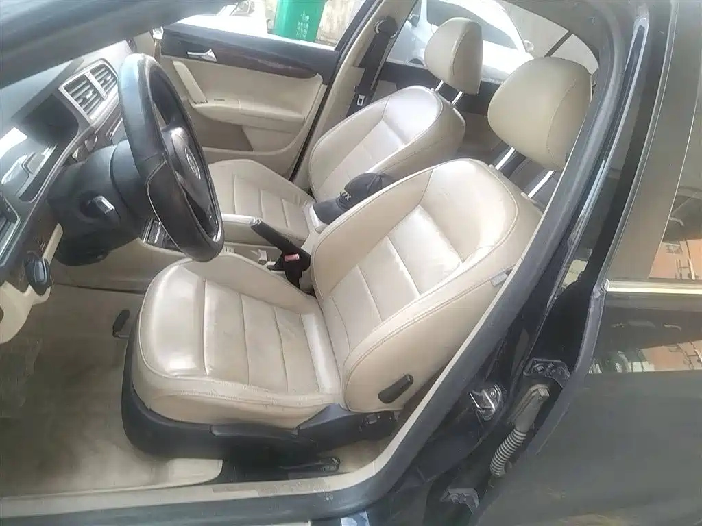 VOLKSWAGEN LAVIDA 2013