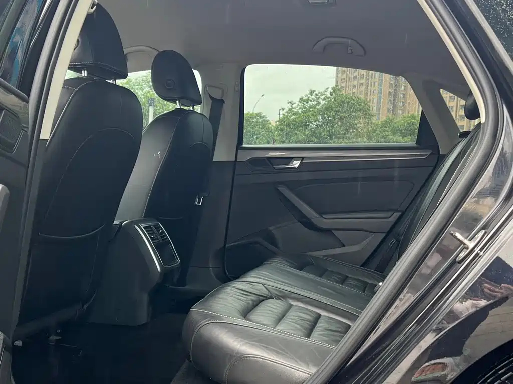 VOLKSWAGEN PASSAT 2017