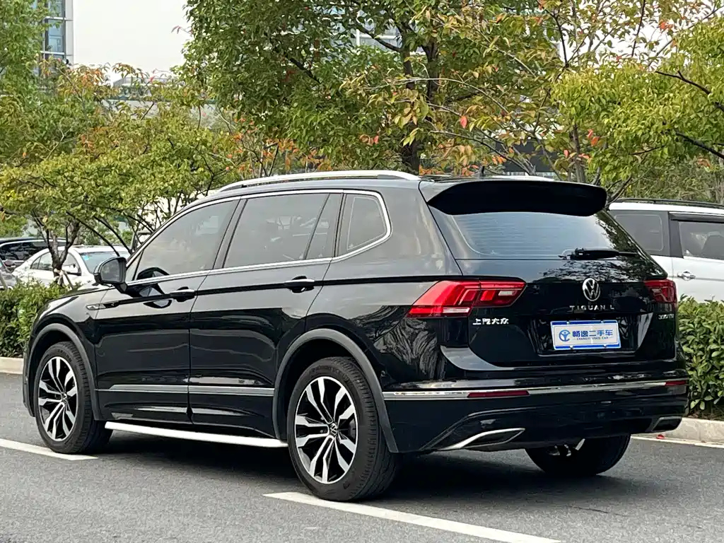 VOLKSWAGEN TIGUAN L 2021