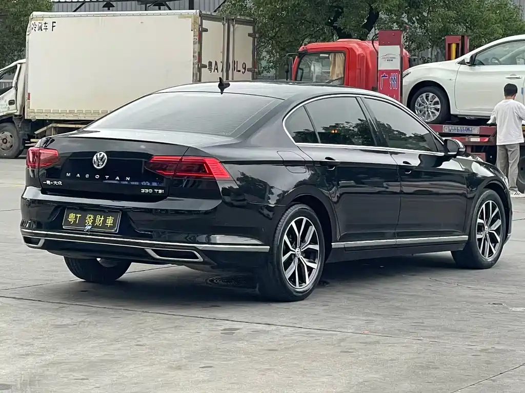 VOLKSWAGEN MAGOTAN 2020