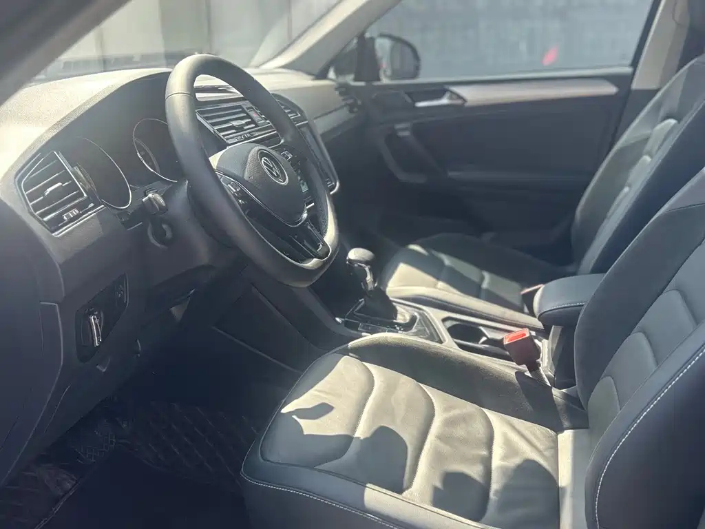VOLKSWAGEN TIGUAN L 2021