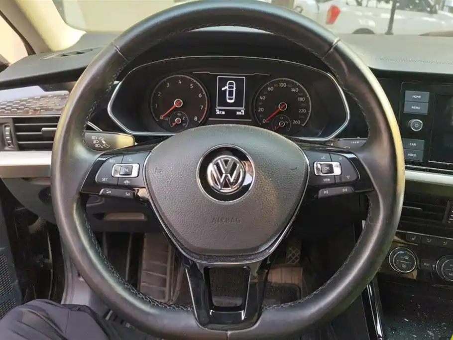 VOLKSWAGEN PASSAT 2019
