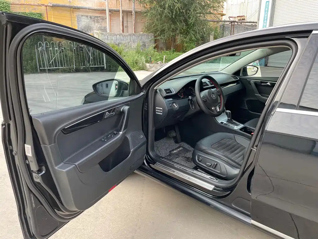 VOLKSWAGEN MAGOTAN 2015