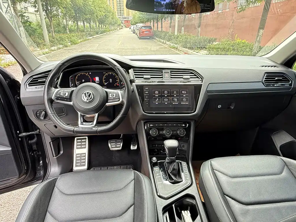 VOLKSWAGEN TIGUAN L 2019