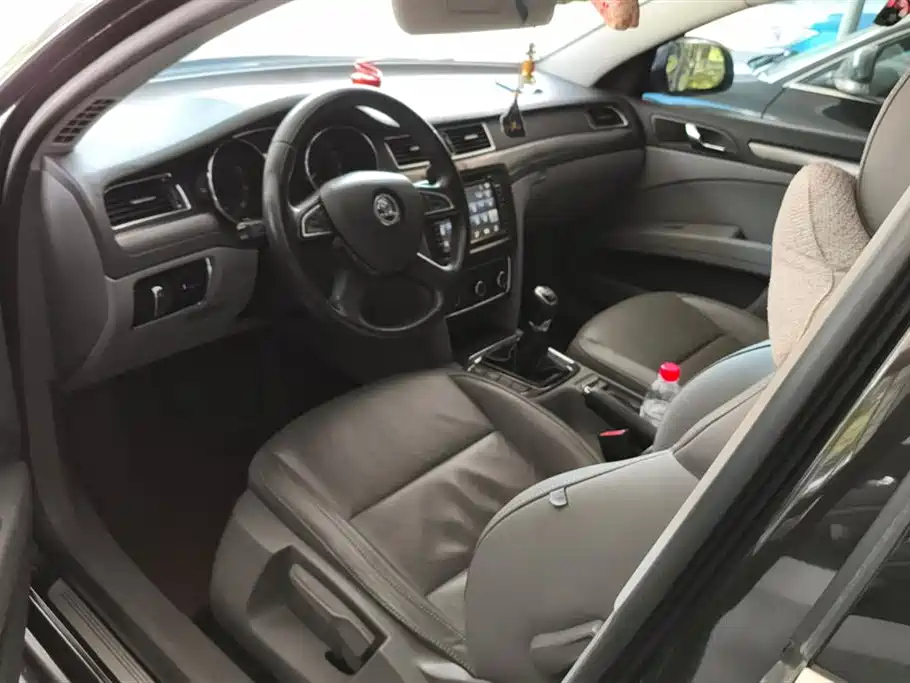 SKODA SUPERB 2013