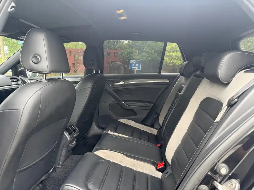VOLKSWAGEN GOLF 2020