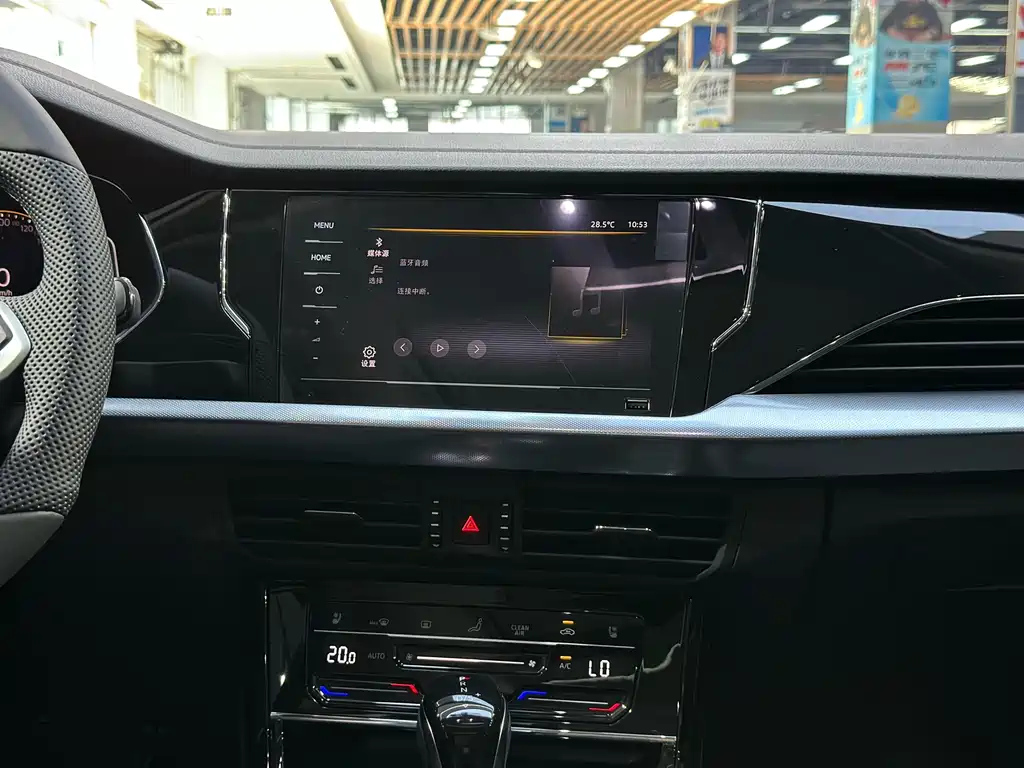 VOLKSWAGEN PASSAT 2025