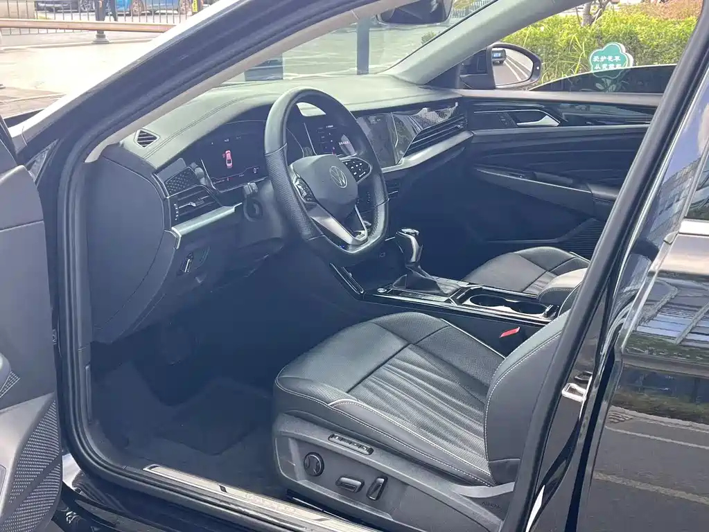 VOLKSWAGEN PASSAT 2022