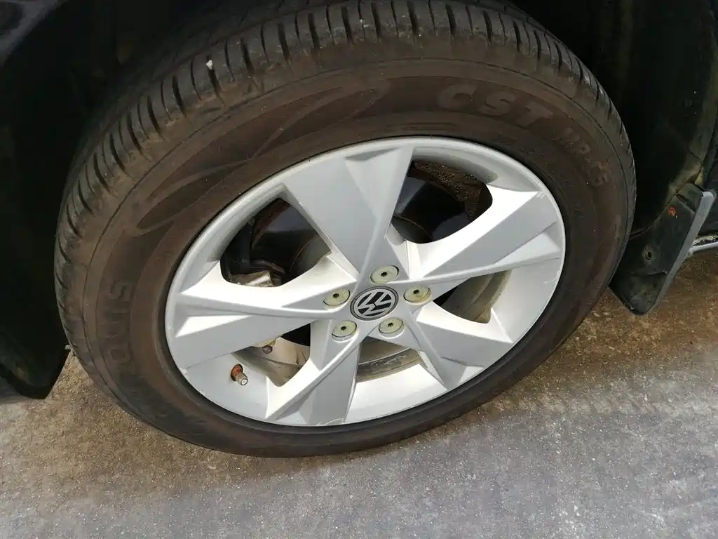 VOLKSWAGEN BORA 2014