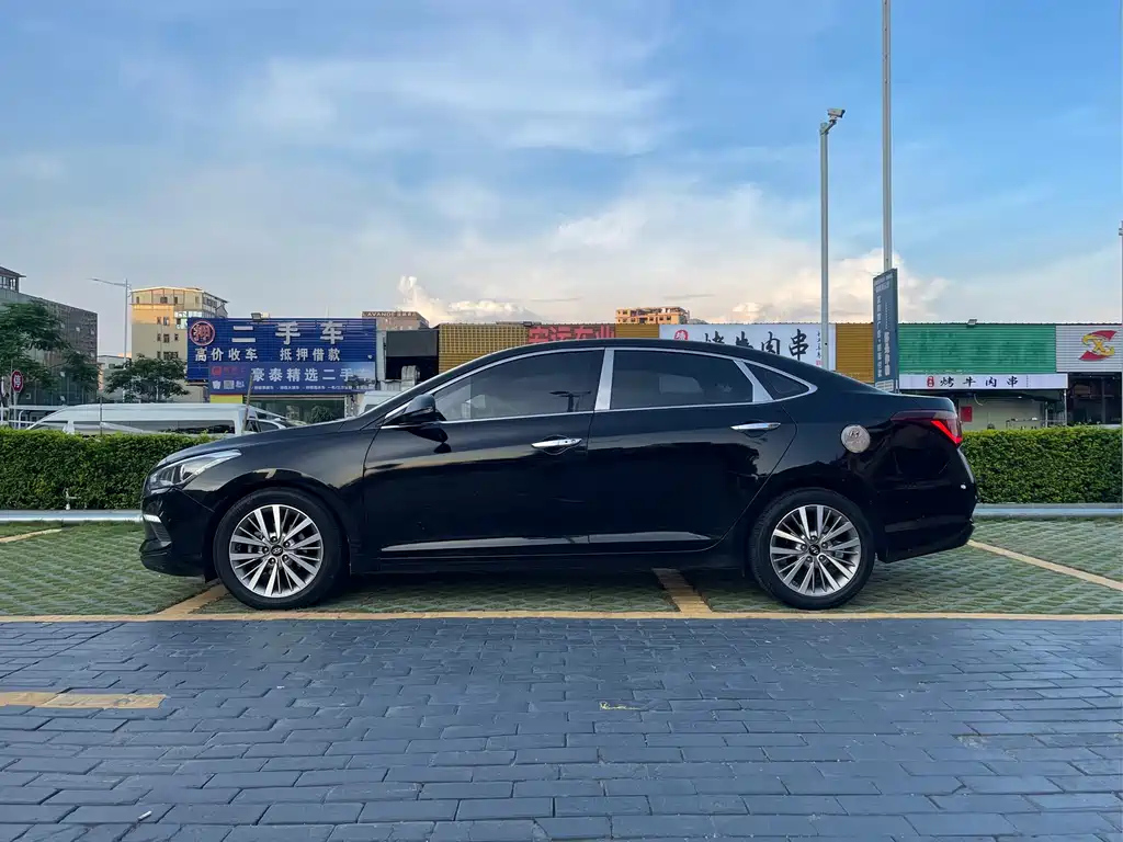 HYUNDAI MISTRA 2017