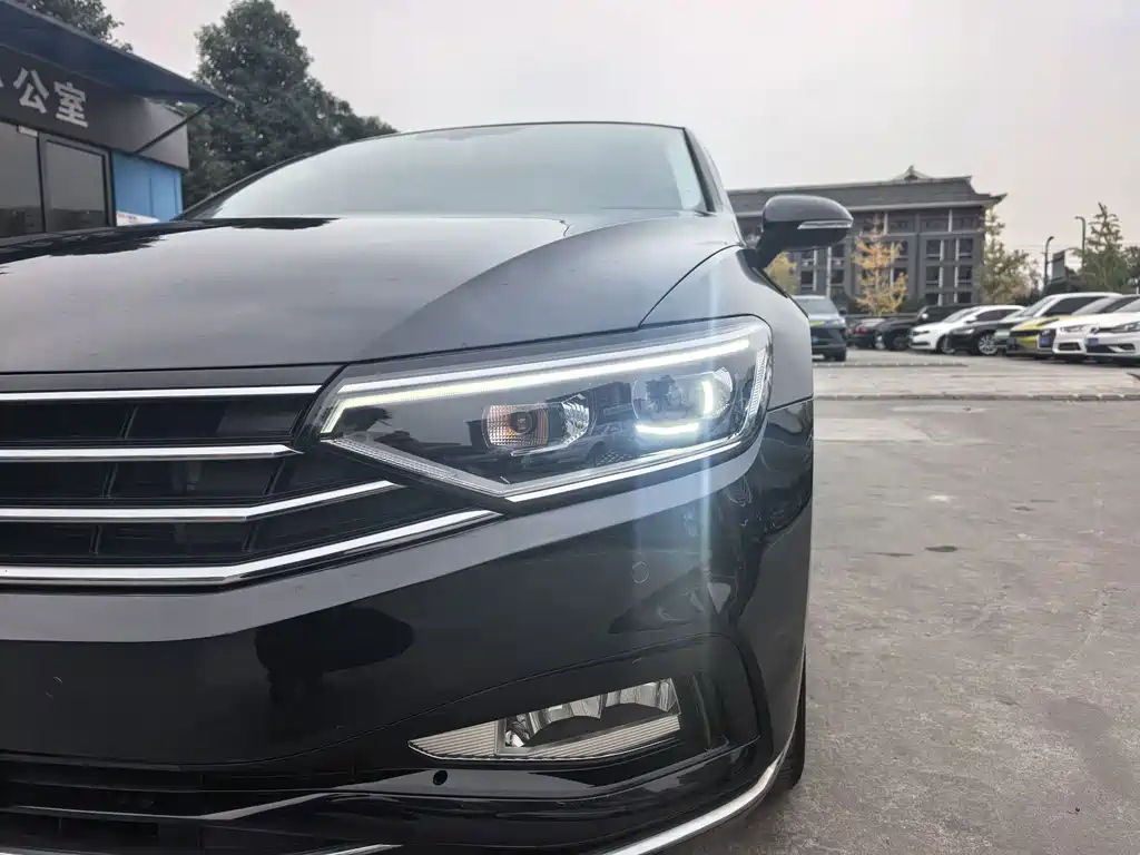 VOLKSWAGEN MAGOTAN 2020